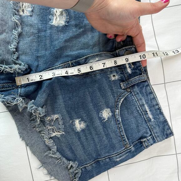 Free People Shorts Womens 27 Blue Denim Cut Off Distressed Raw Hem Boho Western - Picture 7 of 9